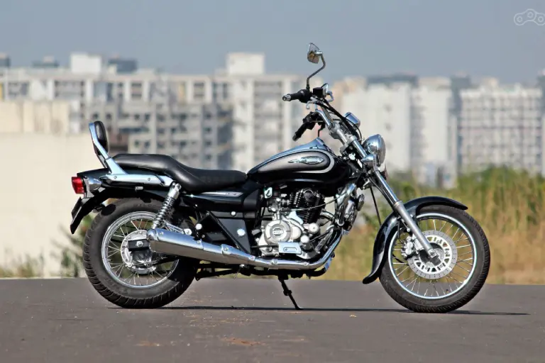 موتور سیکلت باجاج اونجر Bajaj Avenger 220